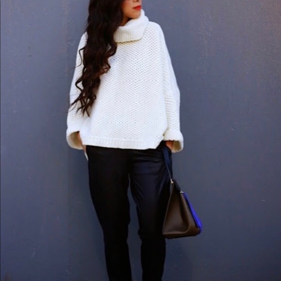 NWOT oversized turtleneck sweater - Picture 3 of 3